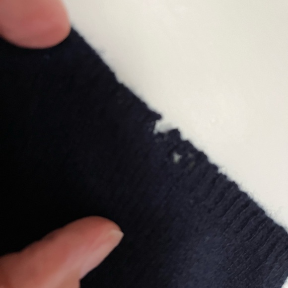 PURE Collection Cashmere Poncho (flaw) - Picture 8 of 8